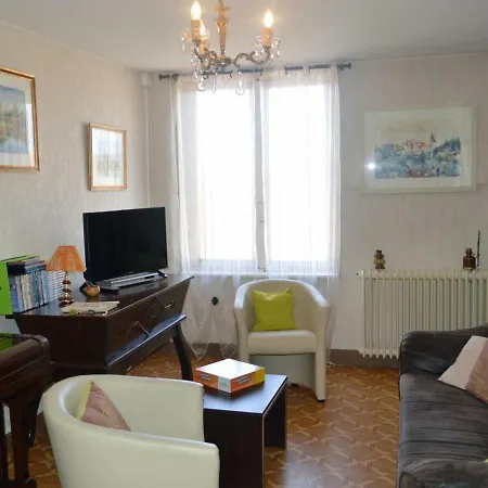 Le Pin, 4 Pieces, 6 Personnes - Fr-1-489-74 Vakantiehuis Le Pin (Allier)